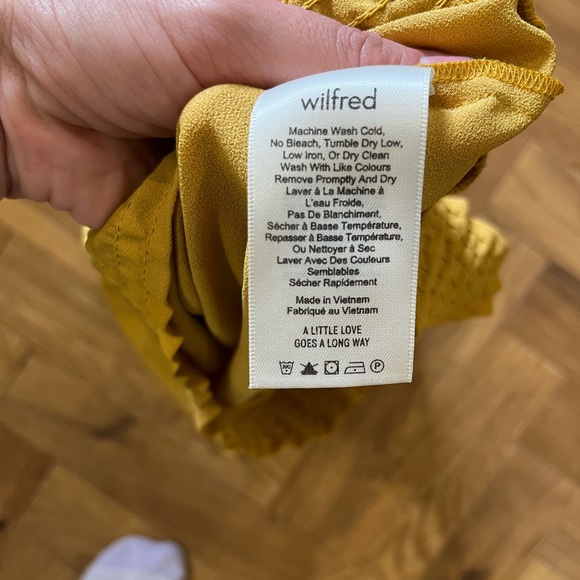 Aritzia blouse - Picture 7 of 9